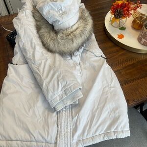 Aritzia parka cream colour size small